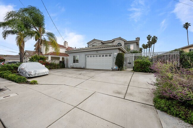 Building Photo - Expansive estate style home - 5 minute drive to SDSU!