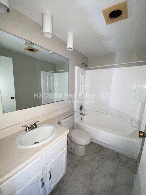 Building Photo - 1400 30th St