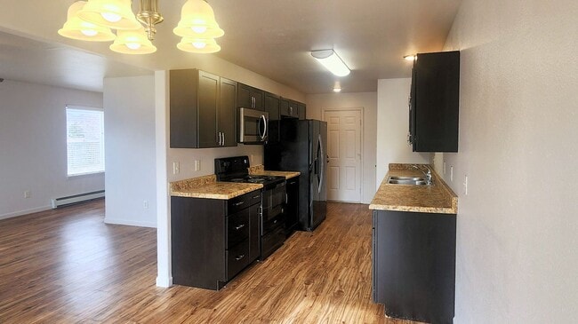 Building Photo - Large 4 bed duplex in Orchard Mesa