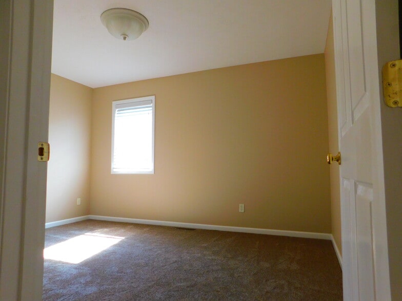 Bedroom #3 13x10.6 - 54 Barrington Ct