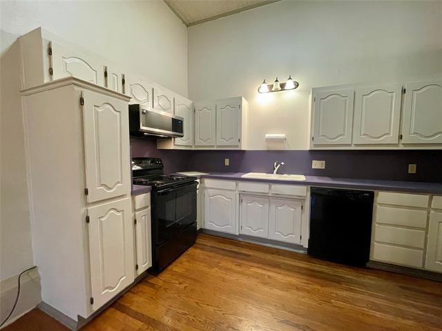 Building Photo - 105 W Hickory St