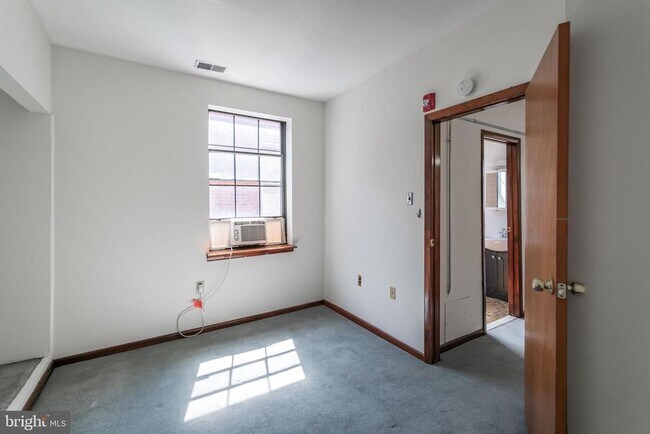 Building Photo - 830 South St
