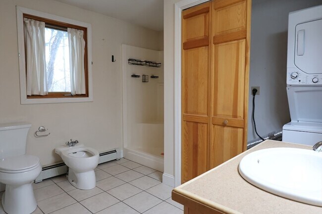 Building Photo - 5 Yankee Way