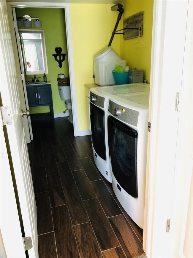 Building Photo - 3112 Rock Creek Dr