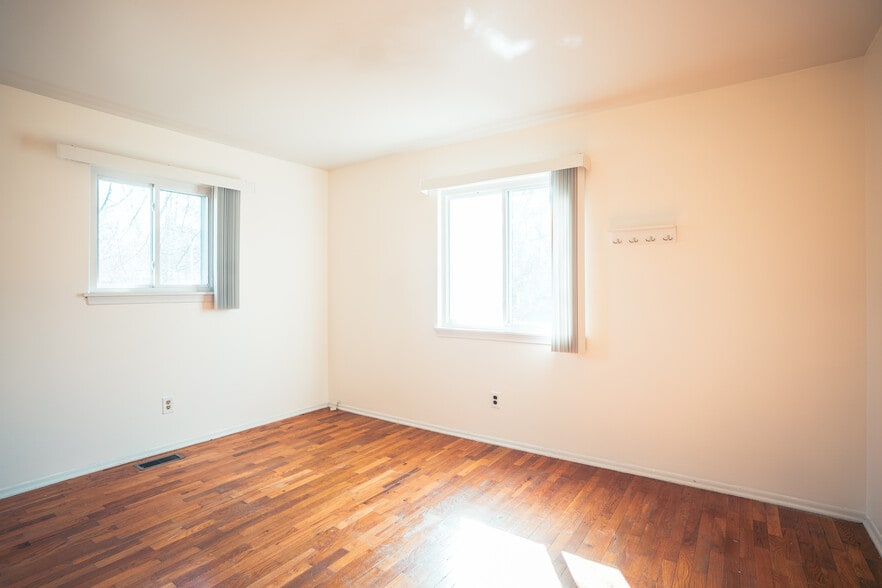 Building Photo - 1490 Brady Ave