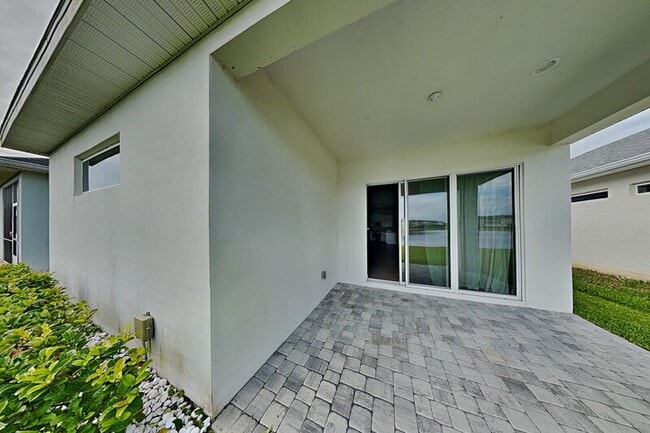 Building Photo - 3109 King Palm Dr