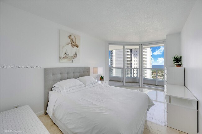 Building Photo - 21055 Yacht Club Dr