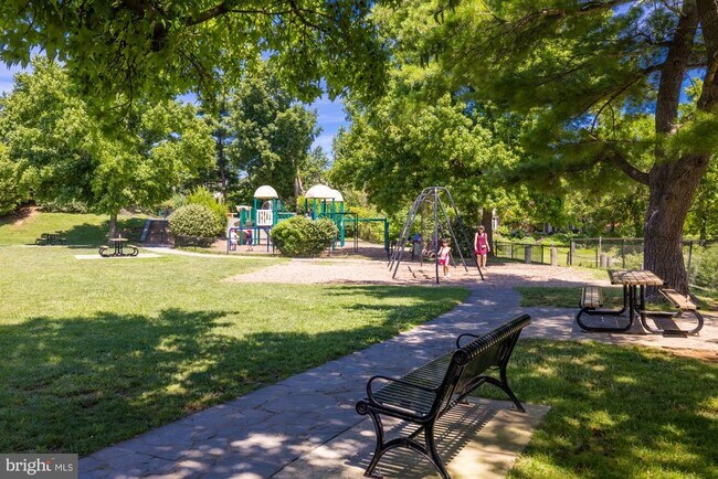 Building Photo - 203 Montgomery St