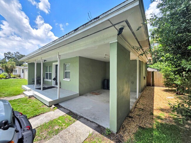 Building Photo - 5117 Lake Howell Rd