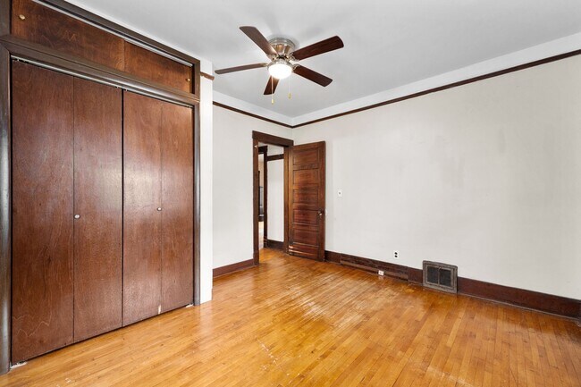 Building Photo - 568 W Main St