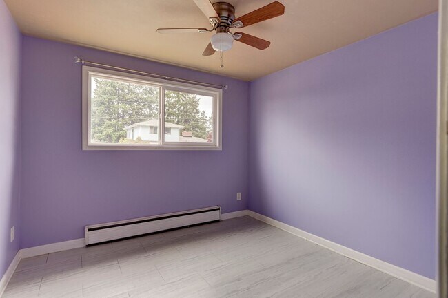 Building Photo - Spacious 4 Bed 2 Bath Home