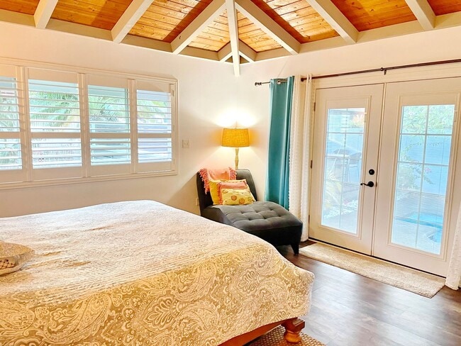 Building Photo - Wailuku Heights Executive Style 3Bed/2Bath Furnished Upstairs Home - Pool w/ cabanas - Most Utili...