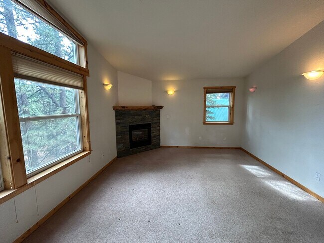 Building Photo - 1513 Crystal Air Dr