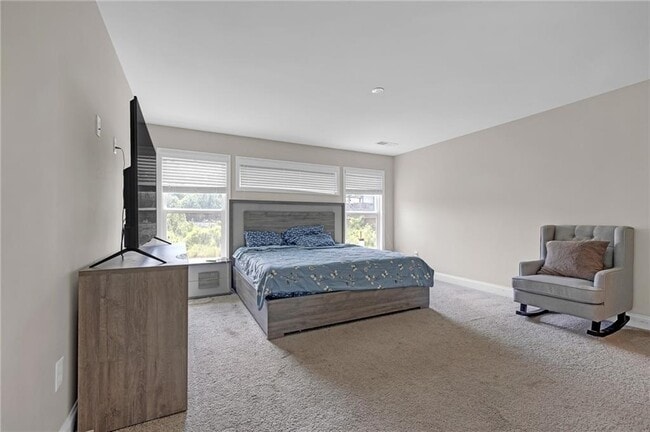 Building Photo - 1645 Hillcrest Dr
