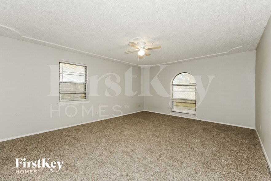 Building Photo - 3417 Willowcrest Dr