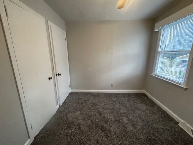 Building Photo - 3604 Hydrangea St