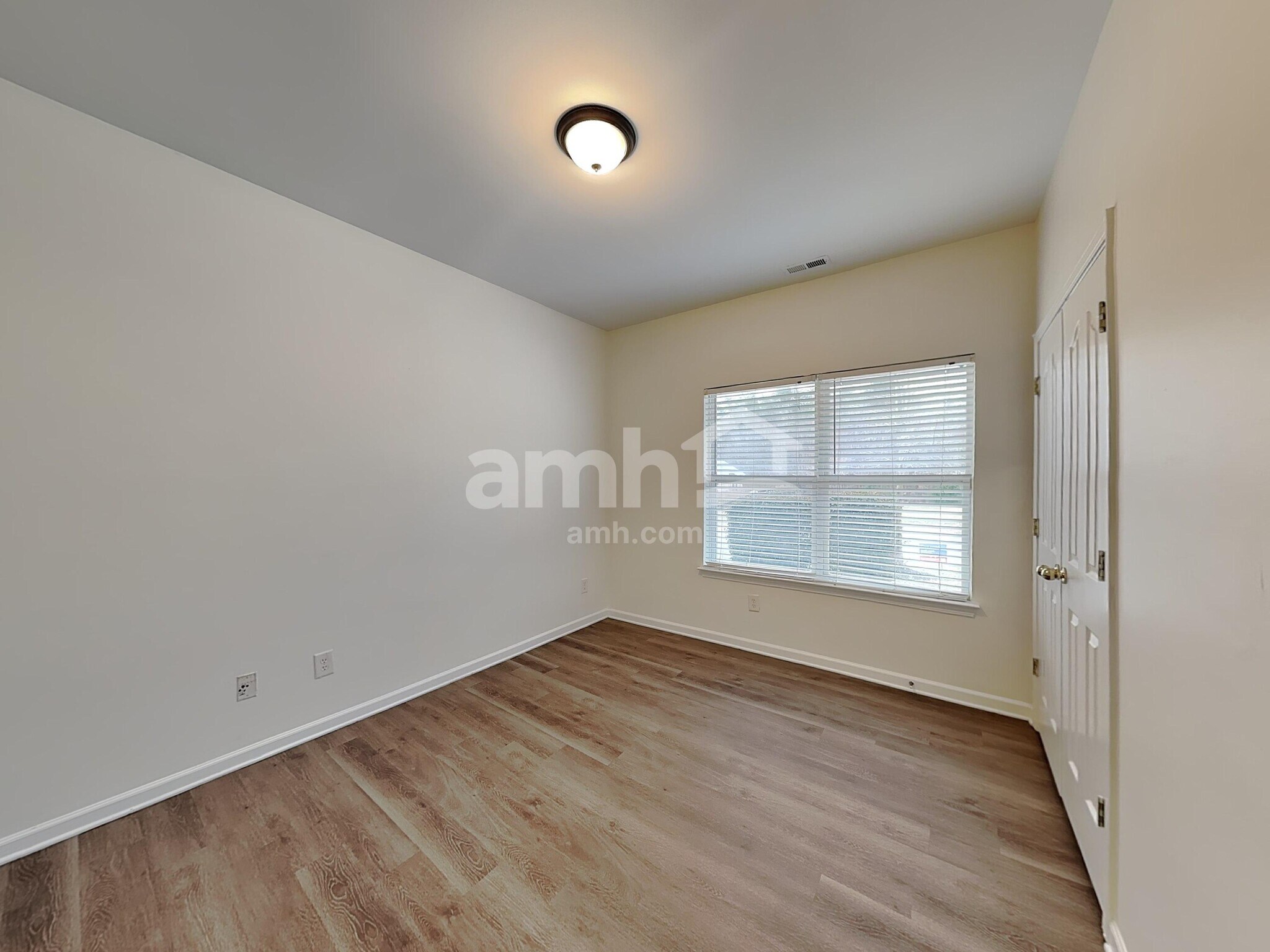 Building Photo - 157 Flanders Dr