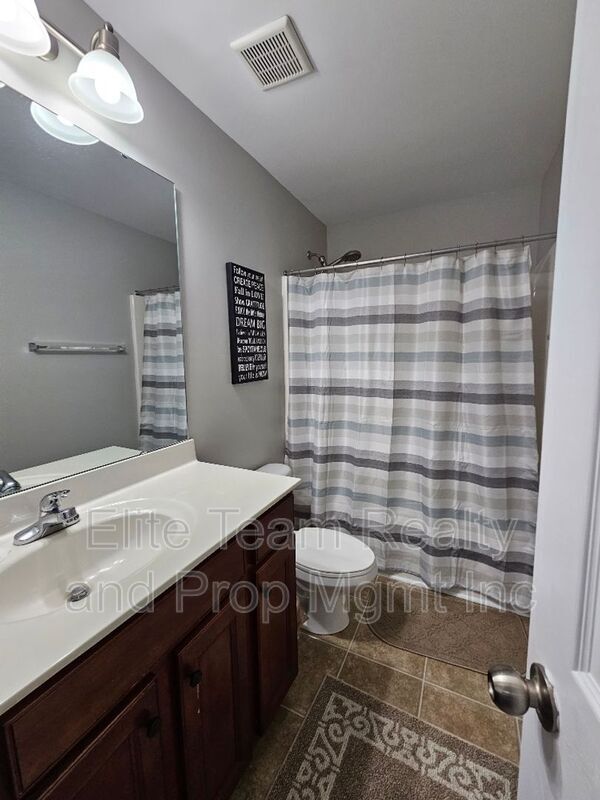 Building Photo - 2219 Crosscut Dr
