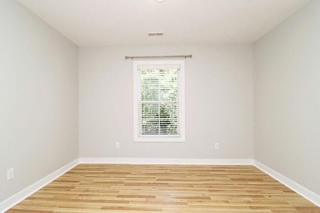 Building Photo - Townhome With Large Fenced Yard Near Rt 29 & Shops at Stonefield