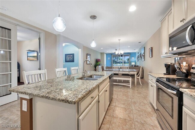 Building Photo - 14940 Edgewater Cir