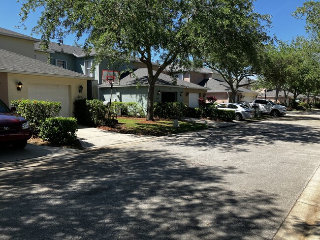 Building Photo - 1523 Par Ct