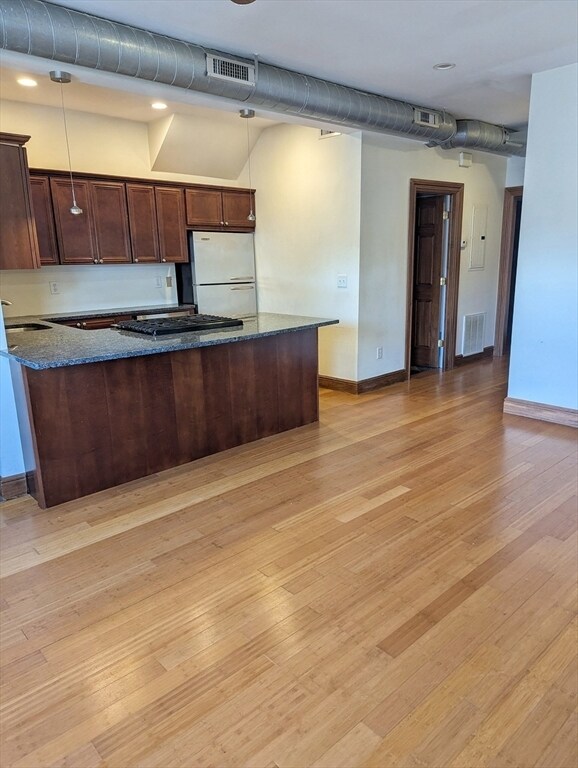 Building Photo - 176 Hillside St