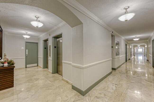 Building Photo - 2900 NE 30th St