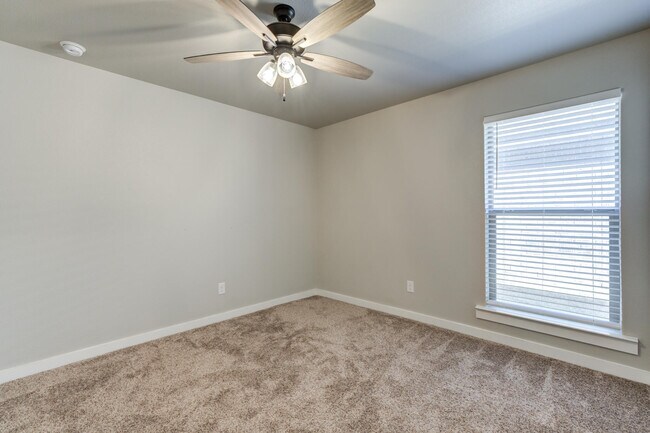 Building Photo - 1614 141st St