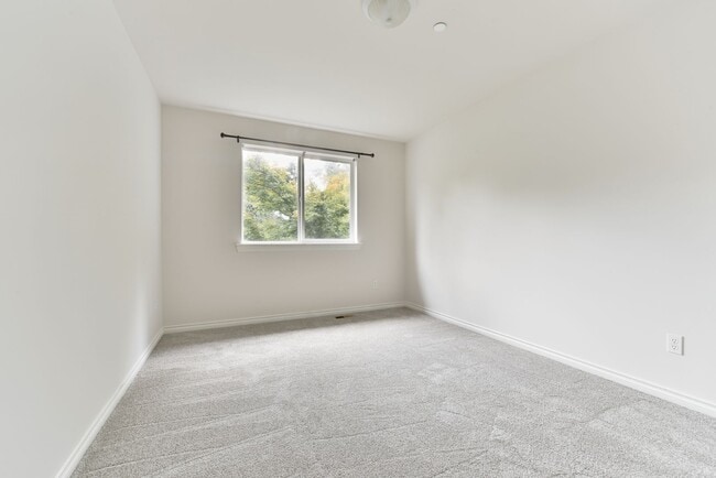 Building Photo - Nice 5 Bed / 2.5 bath house for rent in Kenmore.