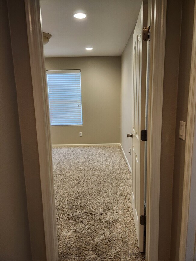 Building Photo - 131 Candela Cir