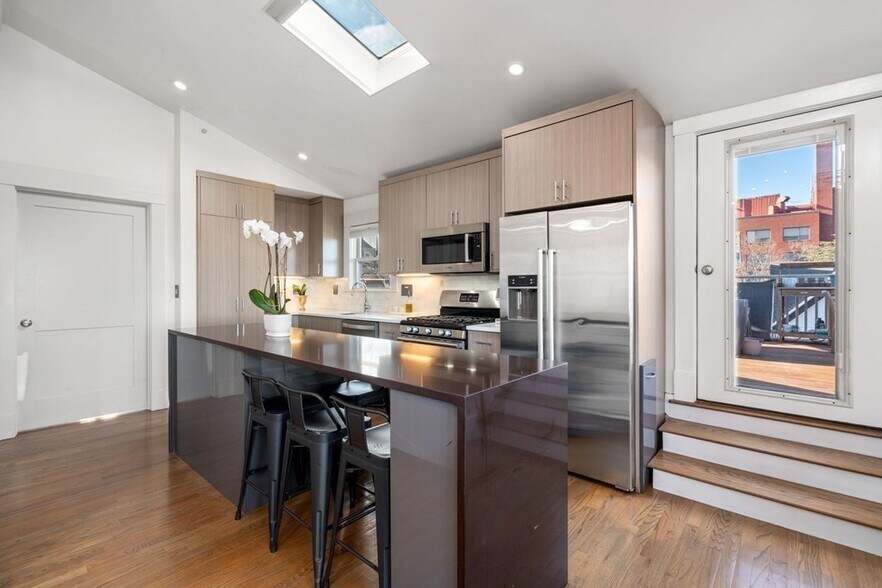 Building Photo - 43 Salcombe St