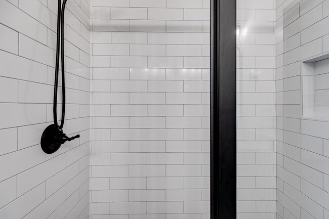 Building Photo - 319 Bledsoe St