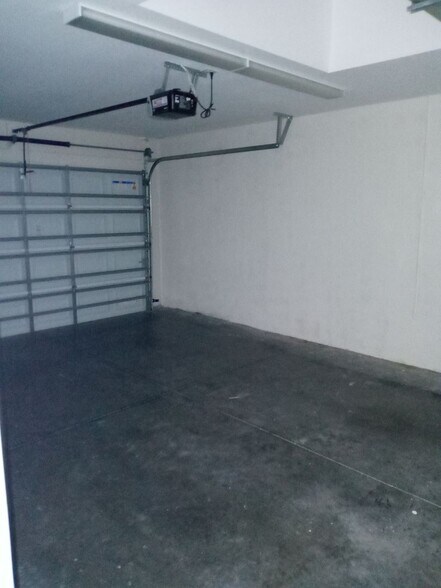 Building Photo - Coming Soon - $500 off Move in Summer Special