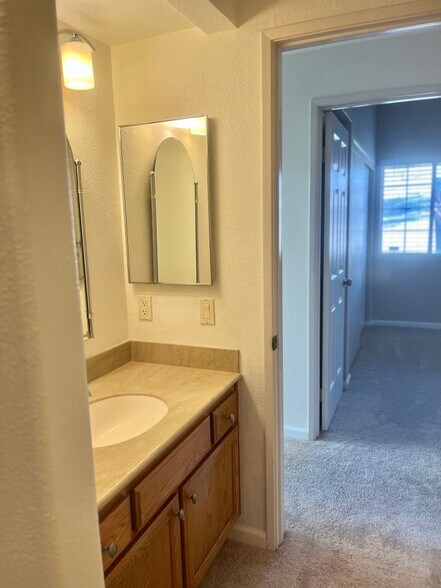 Building Photo - 5601 Baldwin Way