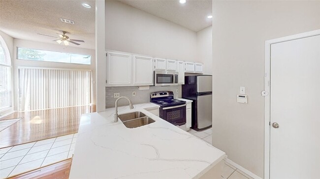 Building Photo - 3303 Golden Trails Dr