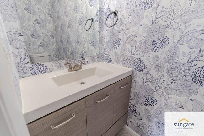 Building Photo - 4254 Cayuga Rd