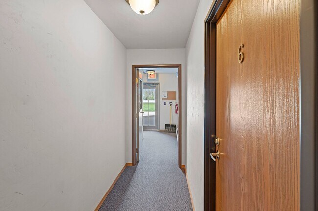Building Photo - 308-308 Golf View Rd