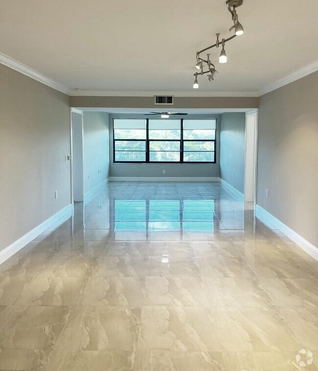 Building Photo - 6097 Balboa Cir