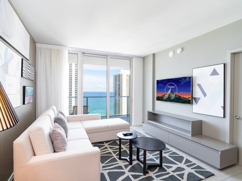 Building Photo - 4010 S Ocean Dr