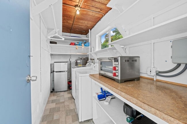 Building Photo - 409 NW 27th St