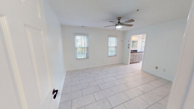 Building Photo - 3 Bedroom Condo in Kings Grant w/ Luxury Updates!