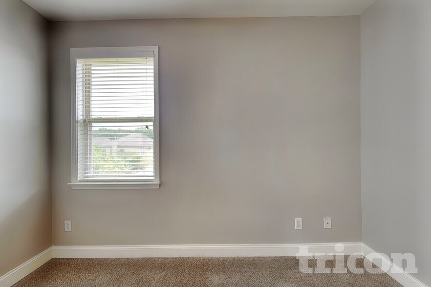 Building Photo - 4384 Challedon Dr