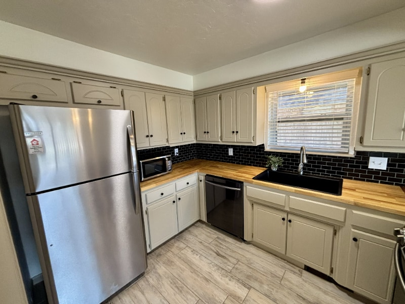 Building Photo - 12025 Ashford Dr