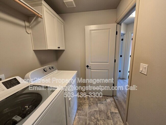 Building Photo - 3338 SE Summerfield Dr