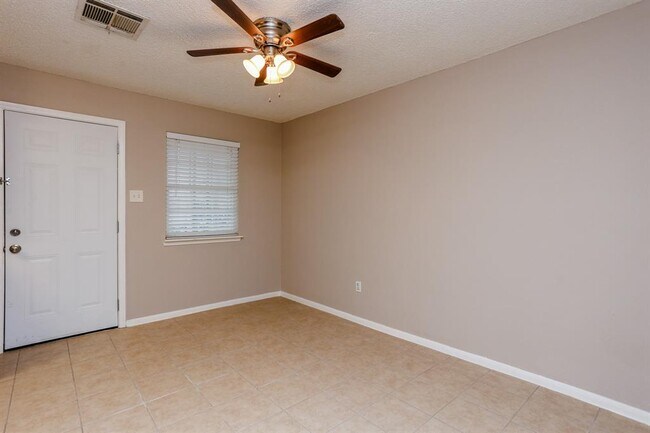 Building Photo - 14039 Eagle Pass St