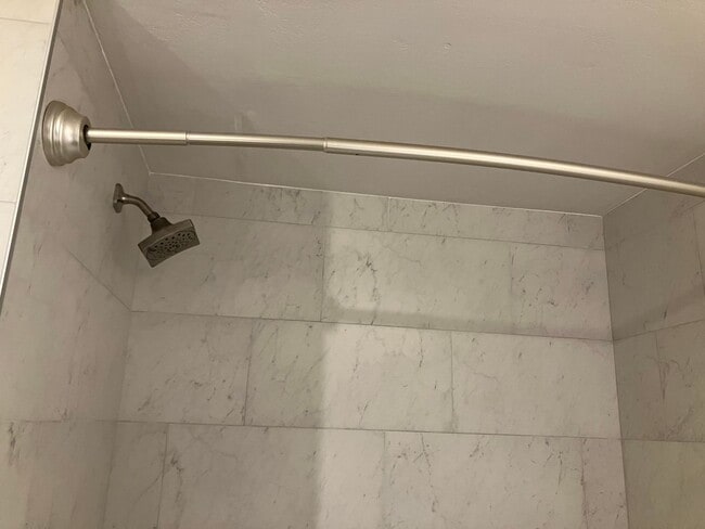 Building Photo - Fully Renovated Redmond 1 Bedroom