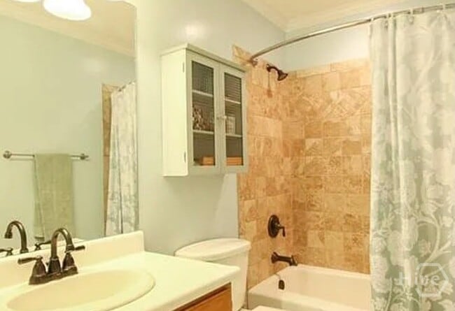 Building Photo - 397 Greenwich Dr