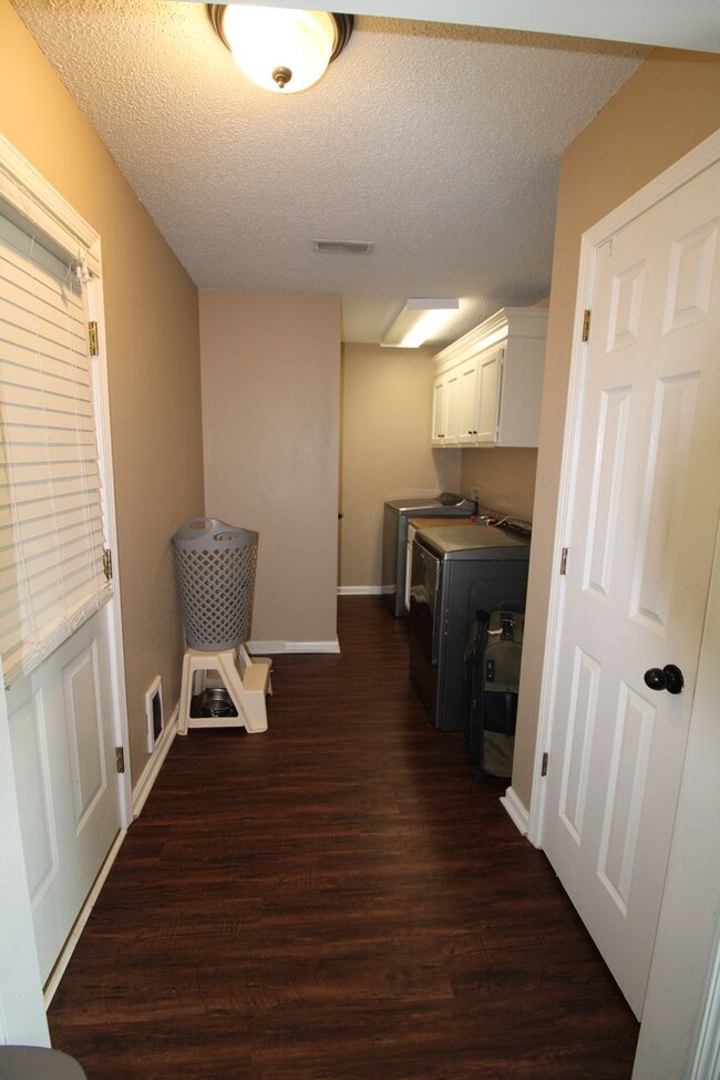 Building Photo - Brewington Estates - 3 bedroom / 2 bath - ...