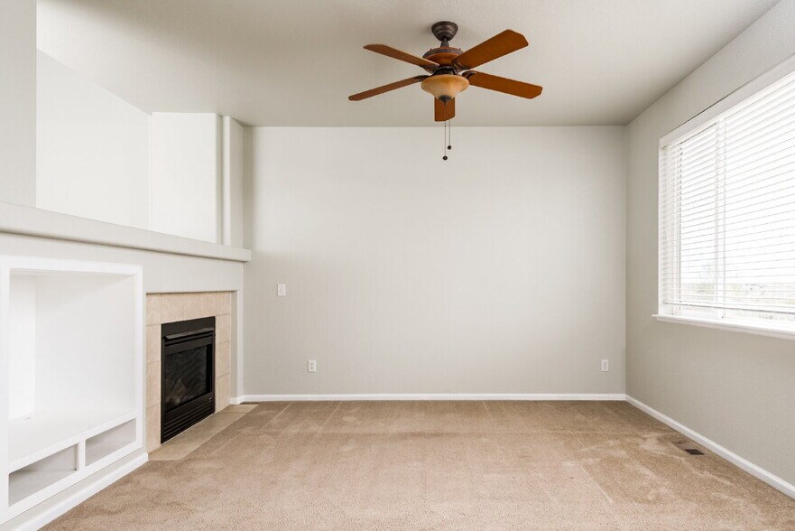 Building Photo - Spacious 3BR Home with Loft & Deck – 15 Mi...