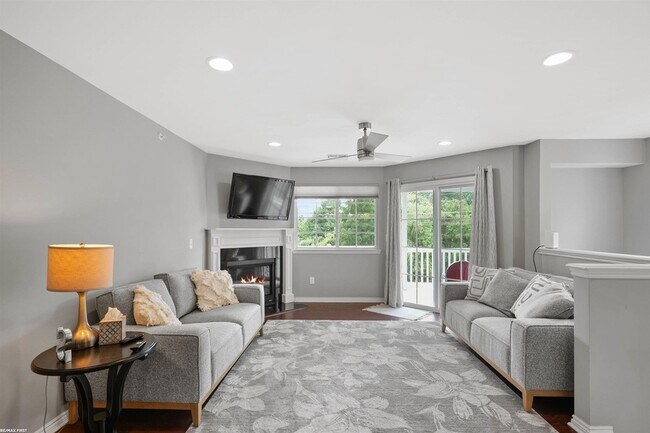 Building Photo - 6986 Boulder Pointe Dr